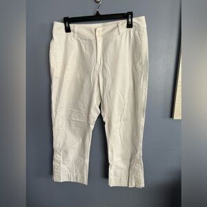 Coldwater Creek Size 10 White Capris Button Detail on Legs Pockets Front Back